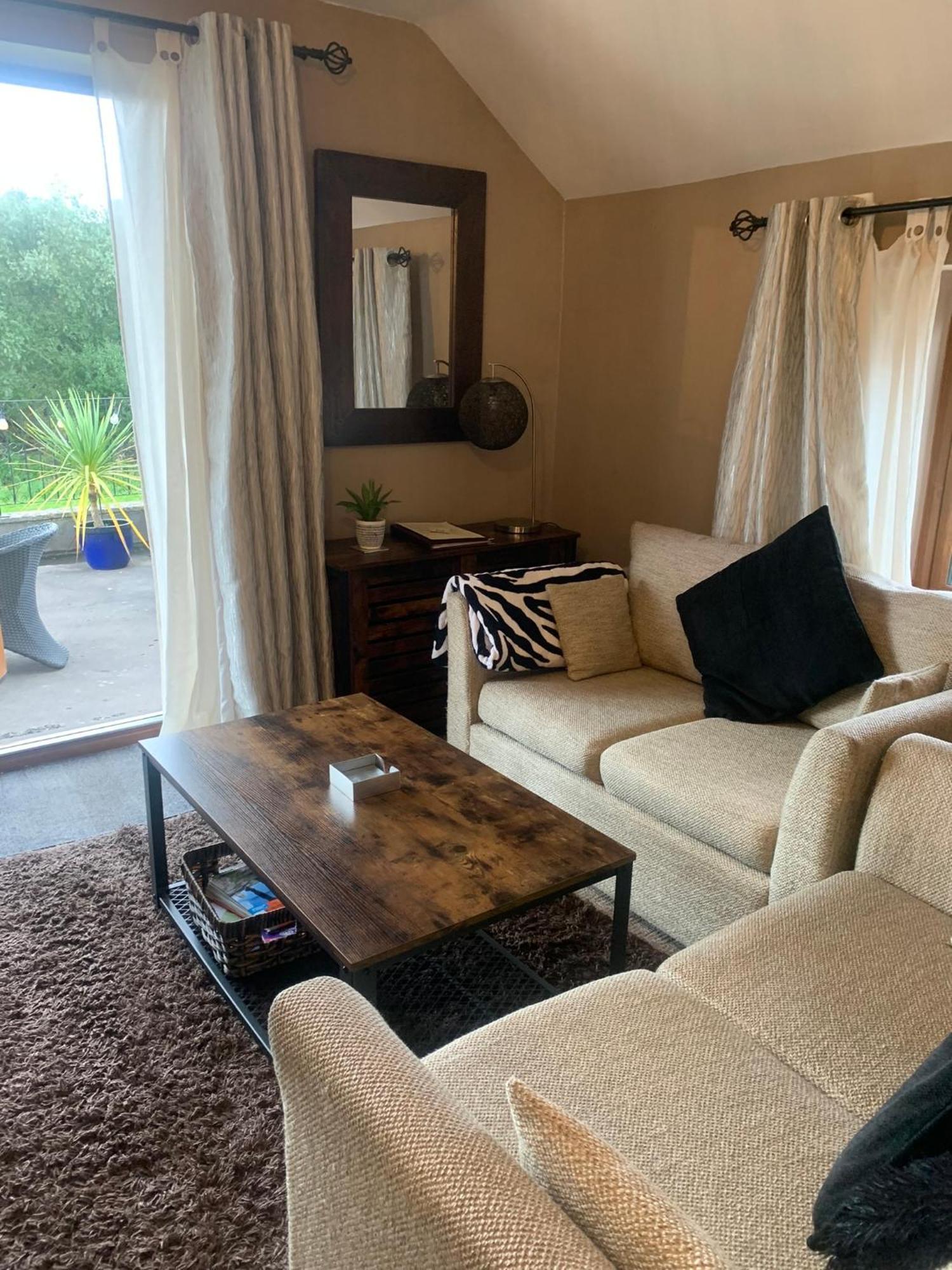 Beaconsfield Farm Apartment Уелс Екстериор снимка