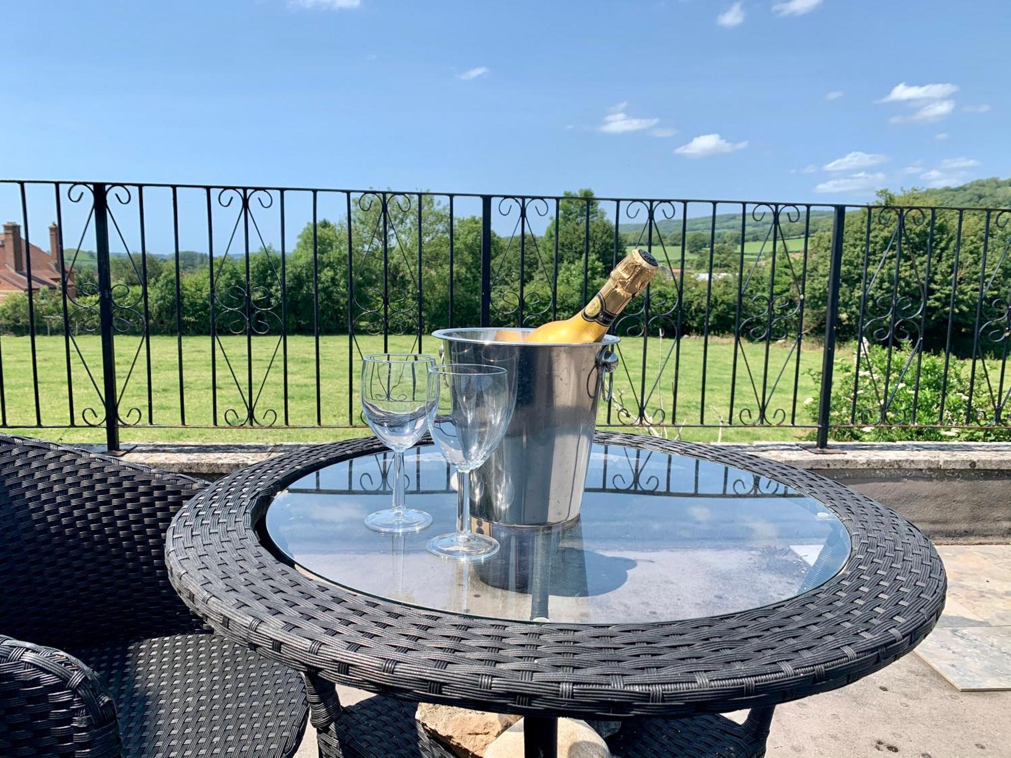 Beaconsfield Farm Apartment Уелс Екстериор снимка