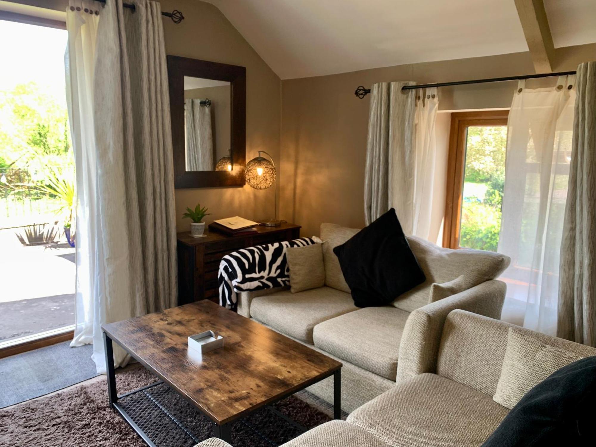 Beaconsfield Farm Apartment Уелс Екстериор снимка
