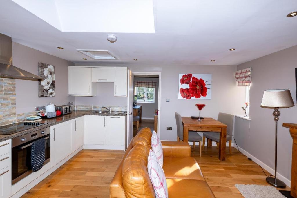 Beaconsfield Farm Apartment Уелс Екстериор снимка