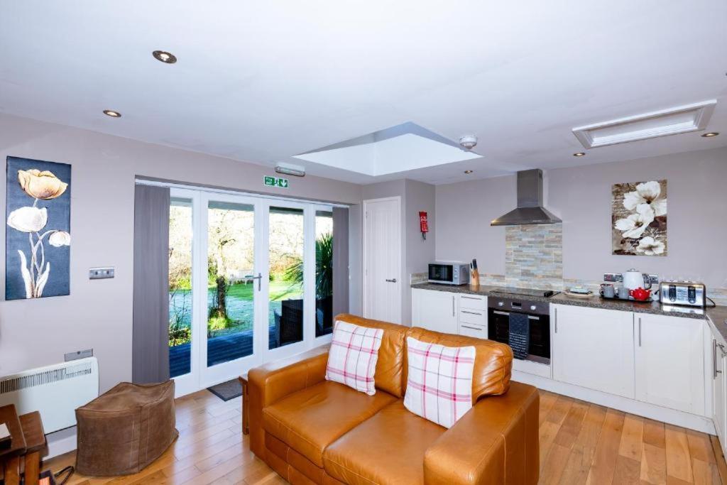 Beaconsfield Farm Apartment Уелс Екстериор снимка
