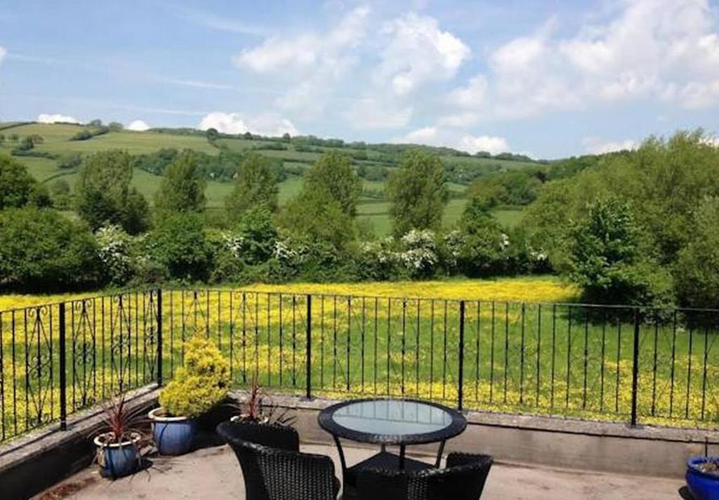 Beaconsfield Farm Apartment Уелс Екстериор снимка