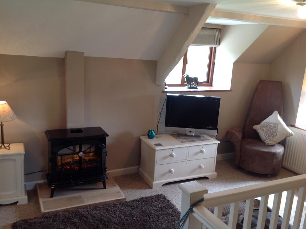 Beaconsfield Farm Apartment Уелс Екстериор снимка